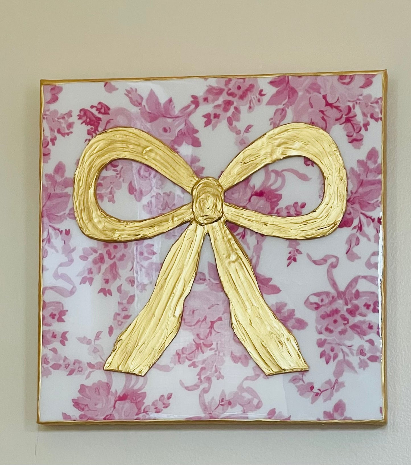 Fancy Gold Bow on 16x16
