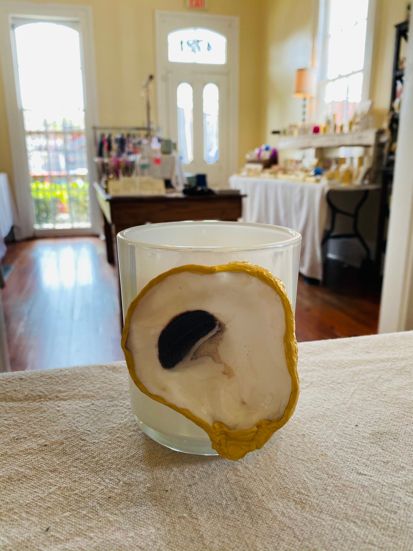 Audubon Afternoon - Bella Luxury Candles / White Iridescent Vessel